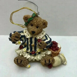 Kirkland signature Bear making garland collectible ornament